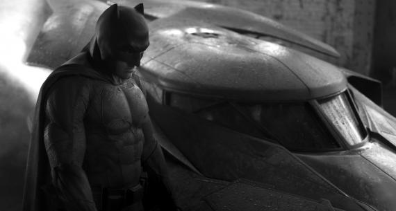 Imagen de Batman v Superman: Dawn of Justice (2016), Ben Affleck como Batman y el Batmóvil