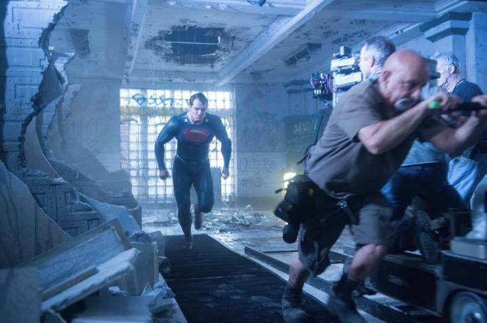 Henry Cavill comparte otra imagen tras las cámaras de Batman v Superman: El Amanecer de la Justicia