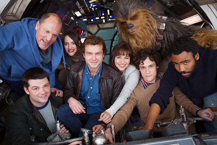 Primera imagen oficial de la película de 'Han Solo' en el Halcón Milenario