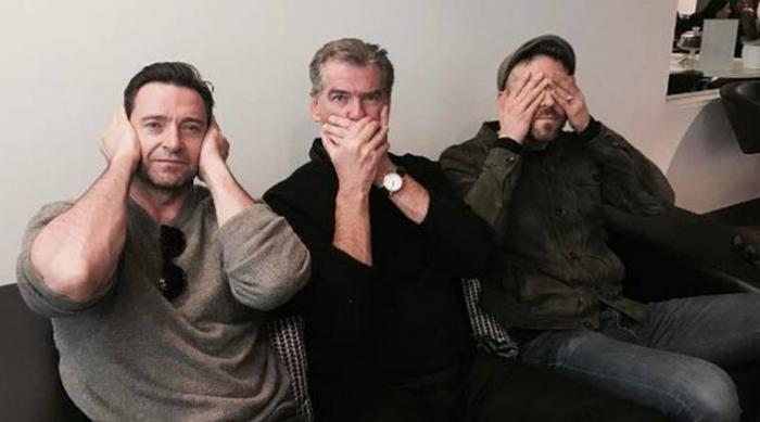 Hugh Jackman, Pierce Brosnan y Ryan Reynolds en una foto compartida por este último