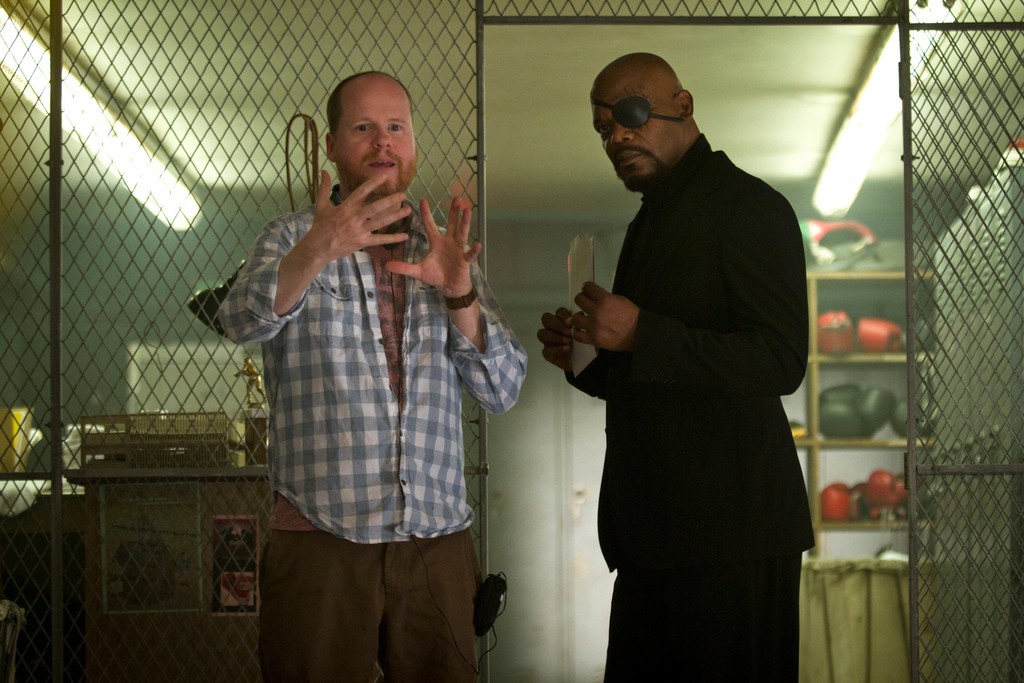 Joss Whedon durante el rodaje de Vengadores