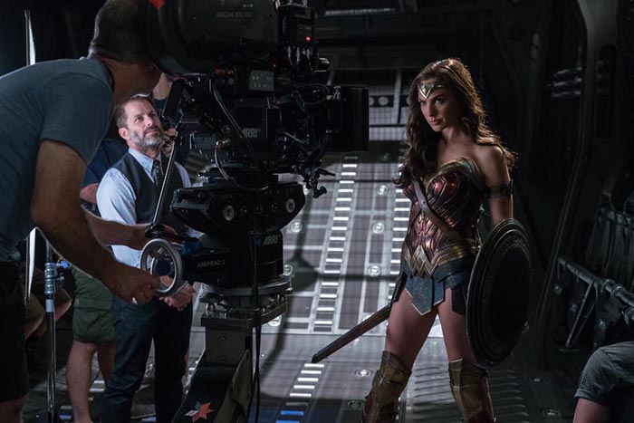 Wonder Woman felicita a Zack Snyder en la Liga de la Justicia