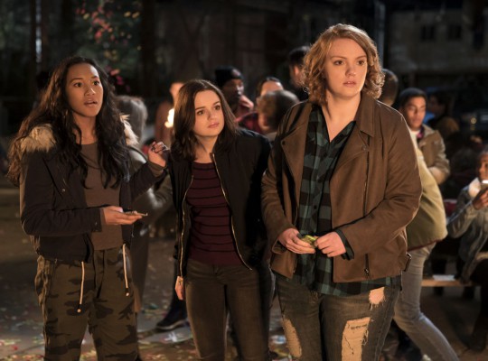 WU_06485_R(l-r.) Sydney Park stars as Meredith, Joey King as Claire and Shannon Purser as June in WISH UPON, a Broad Green Pictures release.Credit: Steve Wilkie / Broad Green Pictures
