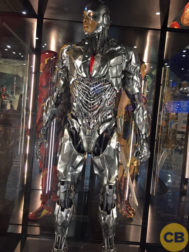 Traje de Cyborg expuesto en la San Diego Comic Con 2017)