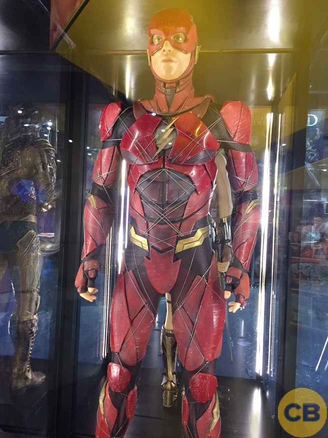 Traje de The Flash expuesto en la San Diego Comic Con 2017)