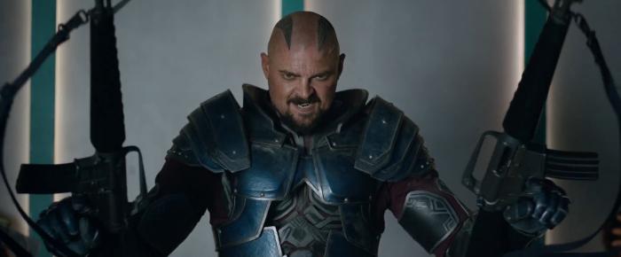 Captura del segundo trailer de Thor: Ragnarok (2017), lanzado en la San Diego Comic Con 2017, Skurge