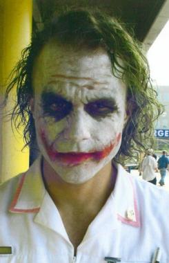 Imagen del set de The Dark Knight (2008), Heath Ledger como el Joker