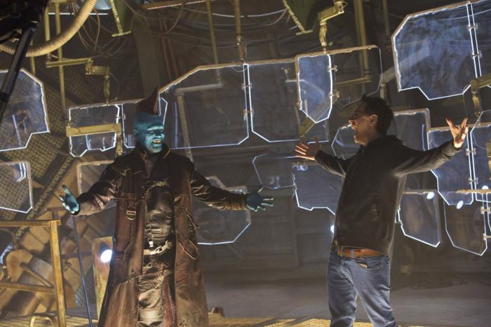 Imagen del set de Guardianes de la Galaxia Vol. 2 (2017) con James Gunn y Michael Rooker
