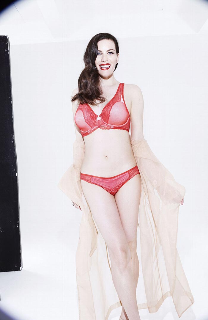 LO+HOT: 16 impresionantes imágenes de Liv Tyler casi desnuda