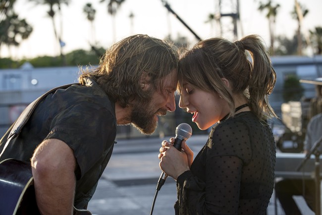 Lady Gaga Y Bradley Cooper Pelicula Completa En Español Emocionante tráiler de 'Ha nacido una estrella': Bradley Cooper dirige