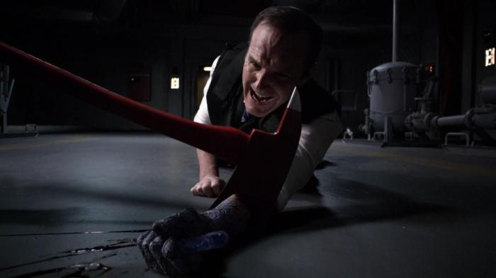 Phil Coulson pierde su brazo en la segunda temporada de Agents of S.H.I.E.L.D.