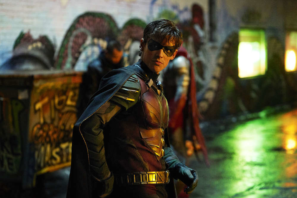 DC renueva 'Titans' antes de su estreno y muestra un primer teaser de 'Harley Quinn'